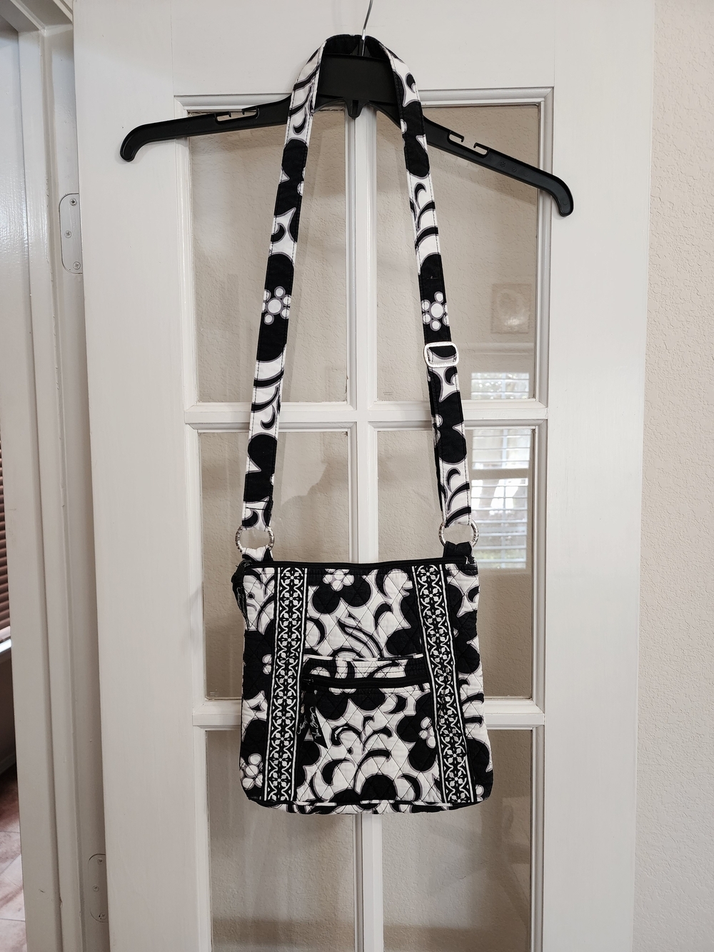 Vera Bradley Retired Black White Floral Hipster Crossbody Bag Quilted